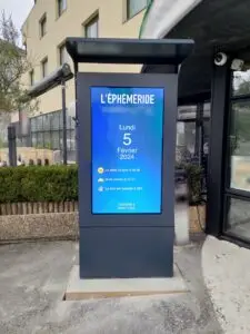 Totem outdoor2